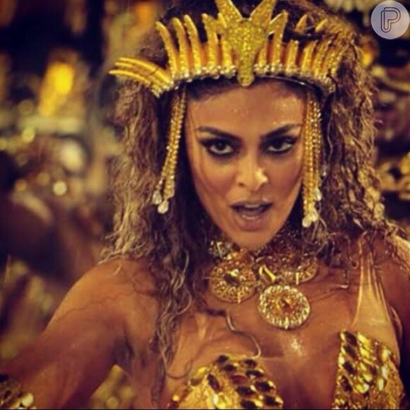 Juliana Paes comemora desfile da Viradouro no Carnaval do Rio de Janeiro: 'Foi lindo', escreveu ela na legenda da foto compartilhada no Instagram, nesta segunda-feira, 16 de fevereiro de 2015