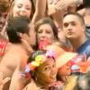 Repórtere da Globonews ganhou um beijinho no rosto em um bloco de rua do Carnaval do Rio: 'Vão ficar com ciúme lá em casa'