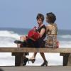 Dani Moreno e Julia Mendes gravam cenas de 'Salve Jorge' na praia da Macumba, no Rio, em 17 de abril de 2013