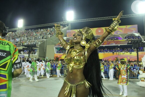 Cris Vianna representa uma guerreira africana como rainha de bateria da  Imperatriz Leopoldinense no Carnaval 2015