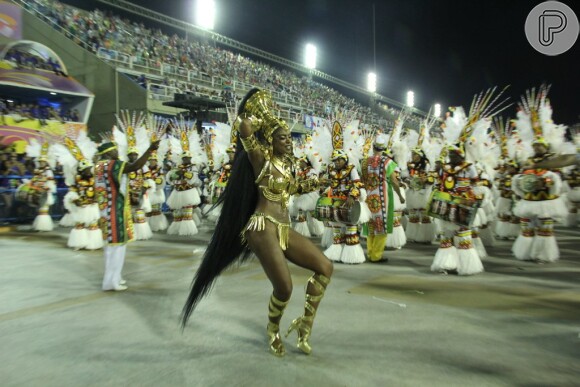 Cris Vianna representa uma guerreira africana como rainha de bateria da  Imperatriz Leopoldinense no Carnaval 2015