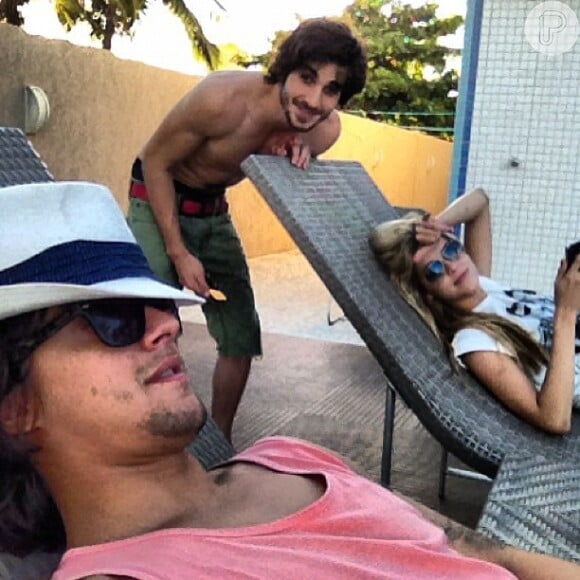 Fiuk posta foto com Sophia Abrahão e Guilherme Boury durante Carnaval