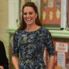 Kate Middleton exibe barriga de seis meses de gestação em evento