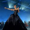 Deslumbrante esse vestido preto escolhido por Rihanna!