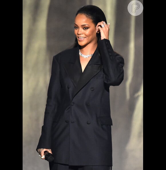 Rihanna faz aniversário de 27 anos nesta sexta-feira (20) com muito estilo. Você concorda?