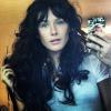 Fiorella Mattheis usa peruca morena de Cacau Protásio e publica foto no Instagram, em 18 de abril de 2013