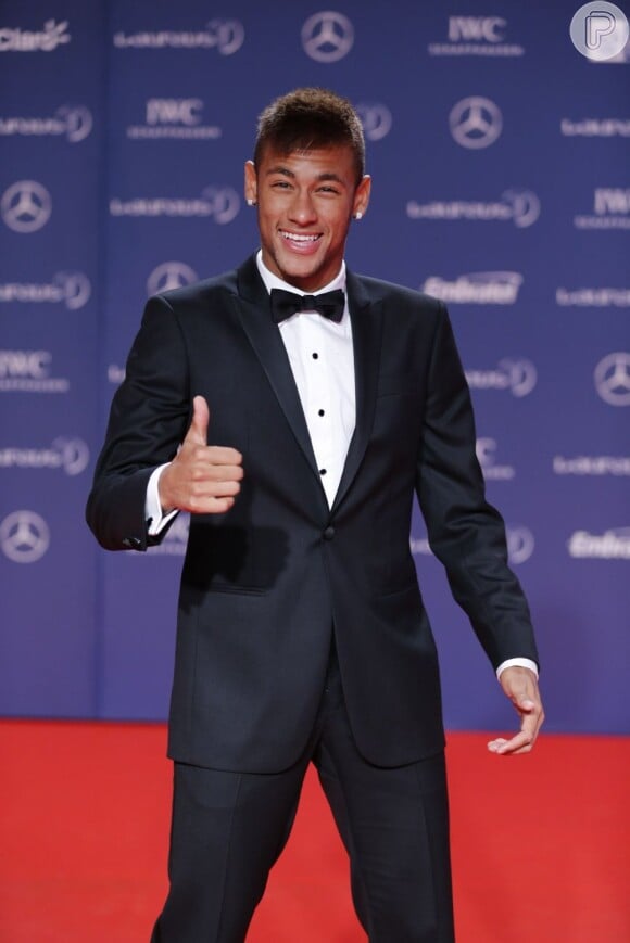 Neymar é o 8° jogador mais rico do mundo, com quase R$ 40 milhões na conta, de acordo com a 'Forbes'. Foto em 17 de março de 2013
