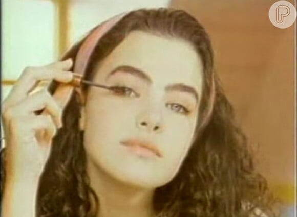 Ana Paula Arósio fez grande sucesso com o público ao aparecer em um comercial de TV, em 1989. Aos 14 anos, a então modelo foi a estrela de uma campanha da marca 'O Boticário', na qual aparecia se maquiando com a música 'Marina', de Dorival Caymmi, ao fundo
