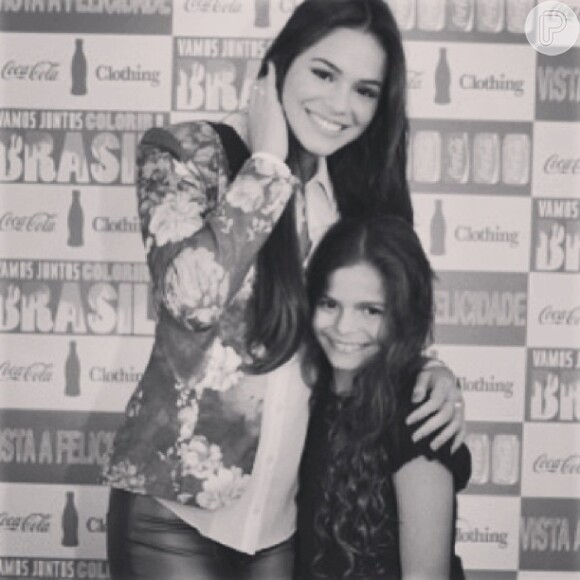 Bruna Marquezine publica foto com a irmã caçula, Luana, de 10 anos, em 19 de abril de 2013