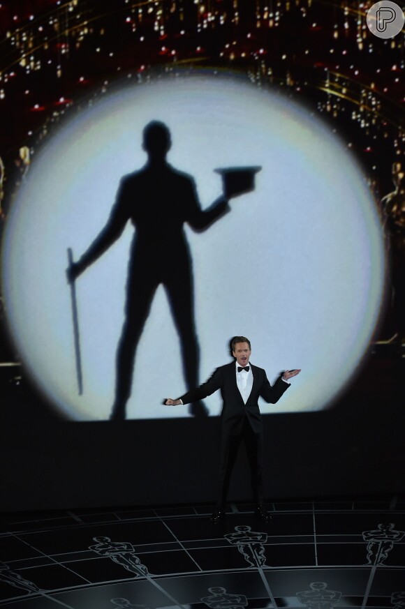 Neil Patrick Harris faz performance no palco do Oscar