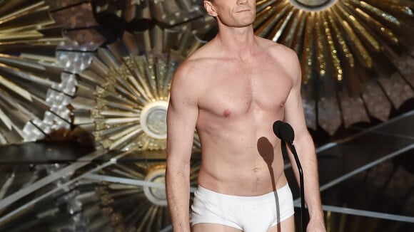 Oscar 2015: Neil Patrick Harris fica de cueca no palco em paródia de 'Birdman'