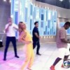Carolina Dieckmann dançou ao lado de Fátima Bernardes e Otaviano Costa ao participar do 'Encontro'