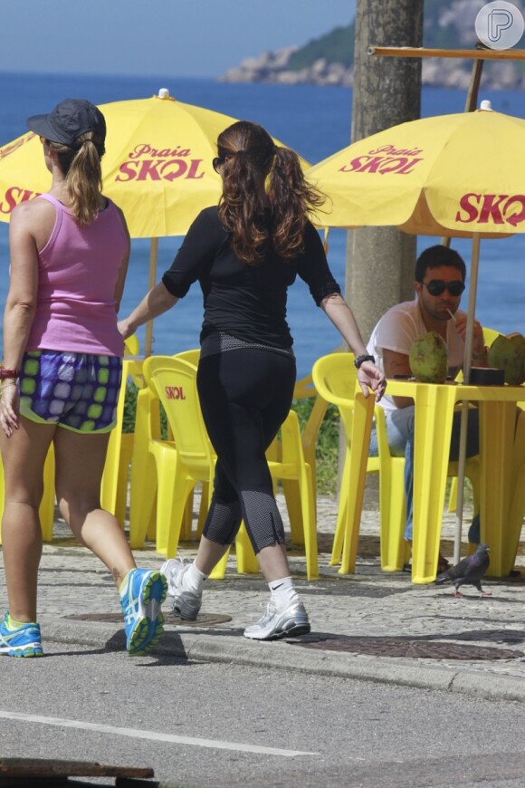 Giovanna Antonelli usa maria-chiquinha para se exercitar