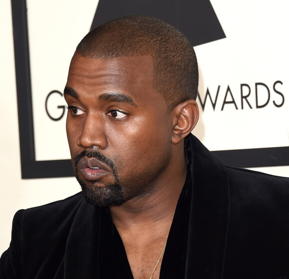 Kanye West postou na sua conta no Twitter um pedido de desculpas a Beck na quinta-feira, 26 de fevereiro de 2015. O rapper criou um mal-estar criticando o Grammy de Melhor Álbum conquistado pelo cantor