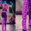A cantora Miley Cyrus usou uma bota de animal print em uma show na Califórnia, em dezembro de 2012