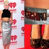 A baladeira Miley Cyrus abusou do animal print, no sapato e no cinto. Você curte?