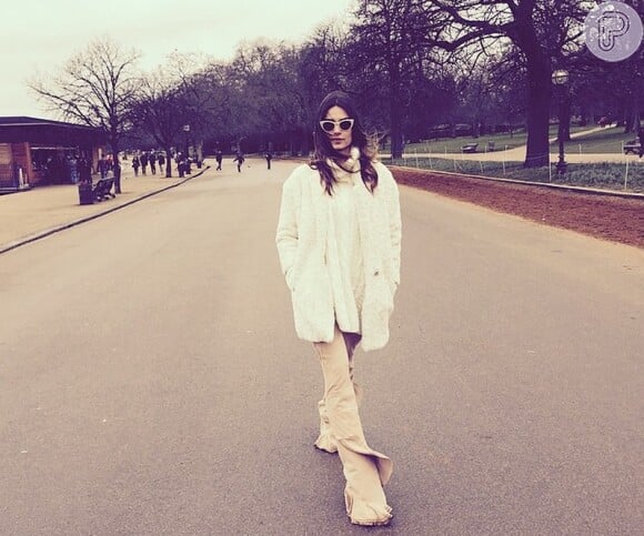 Thaila Ayala também compartilhou uma foto do passeio em Londres, mas sozinha