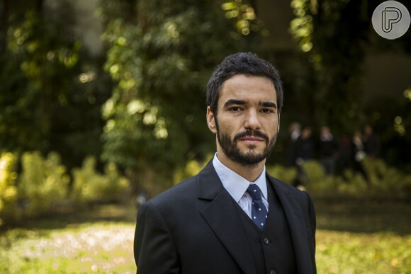 José Pedro (Caio Blat) é Fabrício Melgaço. Ele terá sua identidade revelada no capítulo 200 da novela 'Império'