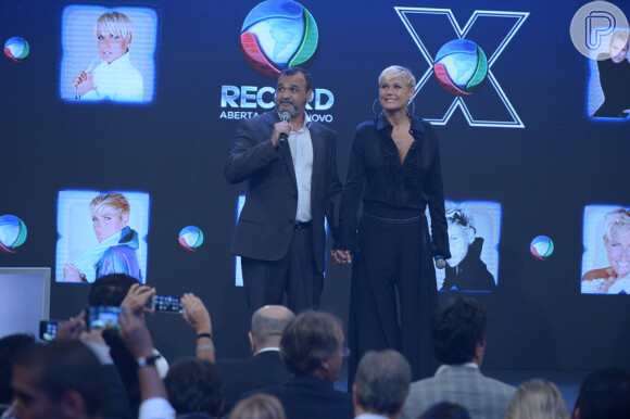 Xuxa ao lado do vice-presidente artístico e de produção da Record, Marcelo Silva