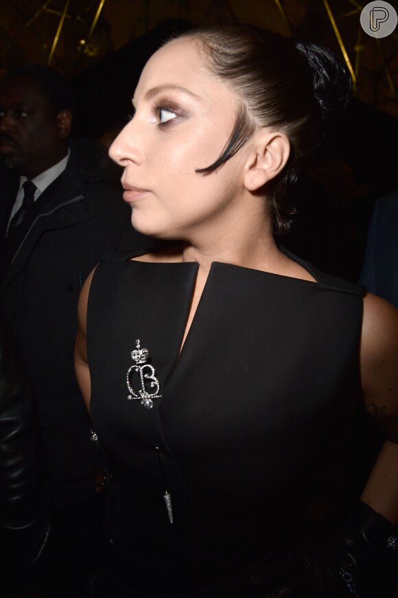 Lady Gaga surpreendeu ao aparecer com novo visual nesta sexta-feira (6 de março de 2015)