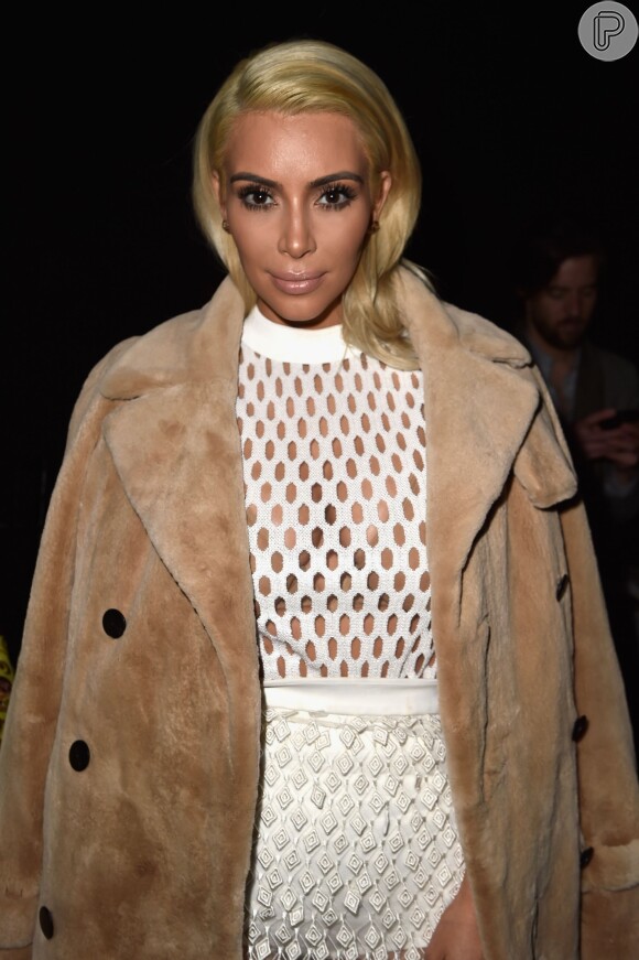 Kim Kardashian também marcou presença no desfile da grife Balenciaga, na Paris Fashion Week
