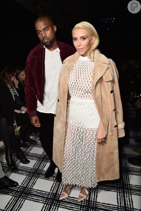Kanye West acompanhou a mulher, Kim Kardashia, na Paris Fashion Week