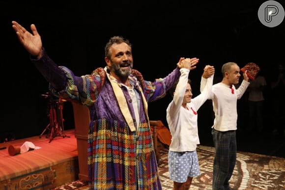 Domingos Montagner estreou a peça 'Mistero Buffo' na noite desta terça-feira, 10 de março de 2015