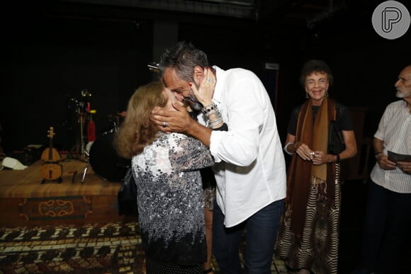 Domingos Montagner trocou carinhos com a atriz Ilva Niño, que interpretou sua mãe na novela 'Cordel Encantado'