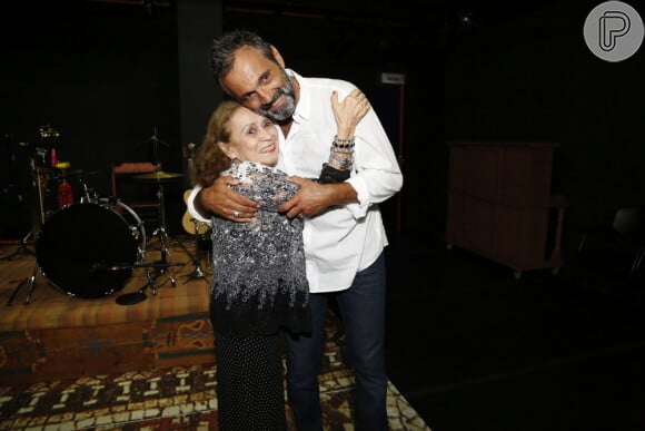 Domingos Montagner recebeu a atriz Ilva Niño na estreia de sua peça 'Mistero Buffo'