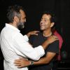 Marcos Palmeira e Domingos Montagner trocaram abraços após a apresentação da peça 'Mistero Buffo'
