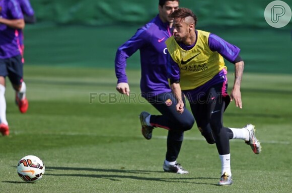 Neymar volta aos treinos do Barcelona após ida ao Brasil para festa da irmã