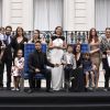 Maria Marta (Lilia Cabral) reúne a família para a tradicional foto dos Medeiros, no último capítulo da novela 'Império', em 13 de março de 2015