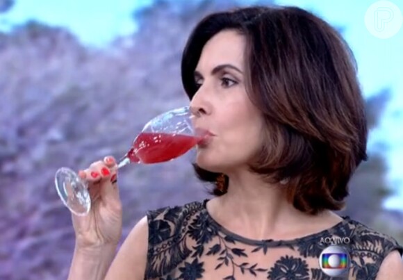 Fátima Bernardes experimentou bebida feita à base de fermentação de chá: 'Não achei mal, não'