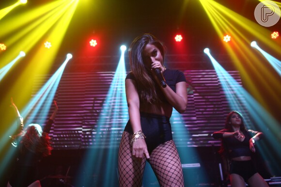 Anitta faz show no evento Verão 021, na boate 021, na Barra da Tijuca, Zona Oeste do Rio de Janeiro, em 15 de março de 2015