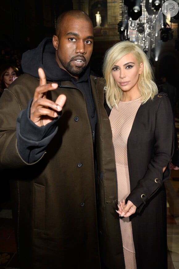 Kanye West usou o seu Twitter para compartilhar fotos sensuais de Kim Kardashian