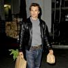 Olivier Martinez caminha pela West Hollywood, em 23 de novembro de 2012, no dia seguinte da briga com Gabriel Aubry