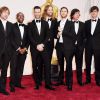 Michael Madden, PJ Morton, Adam Levine, James Valentine, Jesse Carmichael, e Matt Flynn do Maroon 5 comparecem à 87ª edição do Oscar, este ano