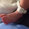 Logo após o nascimento de Sasha, Shakira mostrou o pé do bebê e brincou: 'Eu tenho os pés do papai, parece que joguei futebol por toda a minha vida'