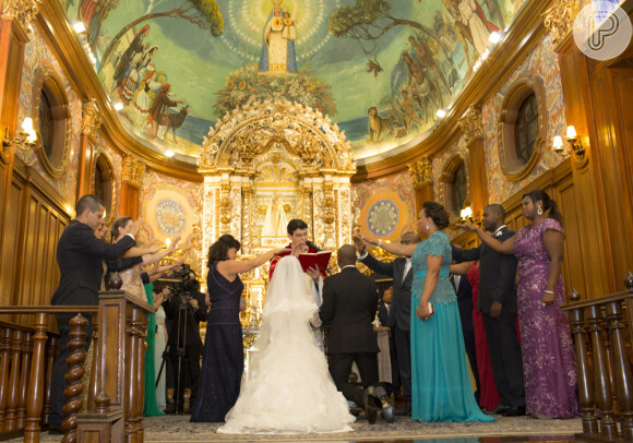 A missa do casamento de Thiaguinho e Fernanda Souza foi celebrada pelo padre Reginaldo Manzotti
