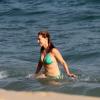 Maitê Proença exibe boa forma na praia de Ipanema neste domingo, 5 de maio de 2013
