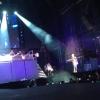 Justin continuou o show enquanto a fã foi arrastada para fora do palco