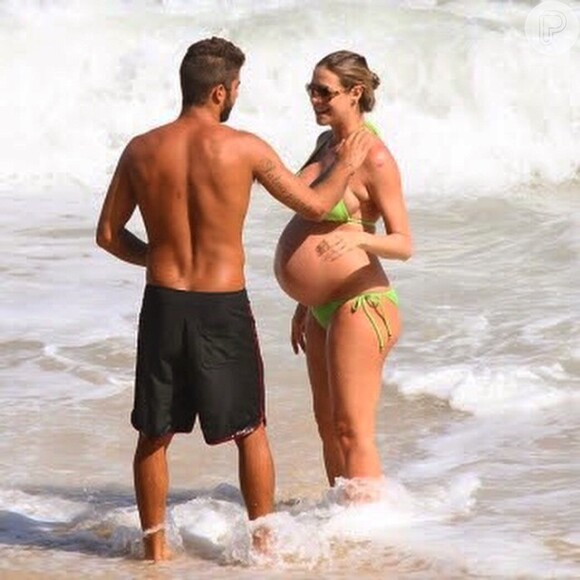 Luana durante a gravidez de Dom, seu primeiro filho. A atriz já demonstra temer o tamanho que a barriga ficará com dois bebês!