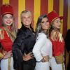 Xuxa inaugura Casa X no Rio e faz alegria dos fãs