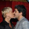 Xuxa inaugura Casa X no Rio e ganha beijo do namorado, Junno Andrade, nesta quarta-feira, 25 de março de 2015