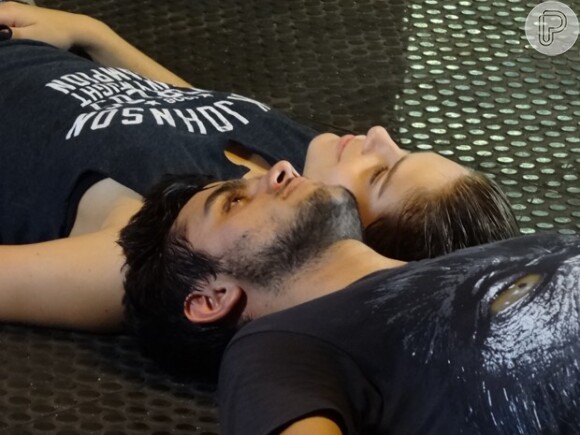 Isabella Santoni grava cenas de beijo com Felipe Simas em 'Malhação'