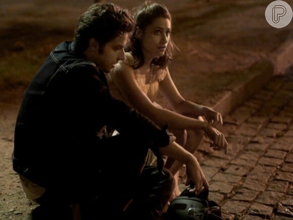 Rafael (Chay Suede) e Laís (Luisa Arraes) se apaixonam e vão viver um romance nos moldes de Romeu e Julieta, na novela 'Babilônia'