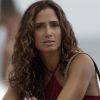 Regina (Camila Pitanga) fica decepcionada ao saber que Vinícius (Thiago Fragoso) é do time dos casados no vôlei de praia, em cena da novela 'Babilônia' que vai ao ar nesta segunda-feira, 30 de março de 2015