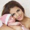 A atriz posa com a filha Bruna, nascida em março de 2014