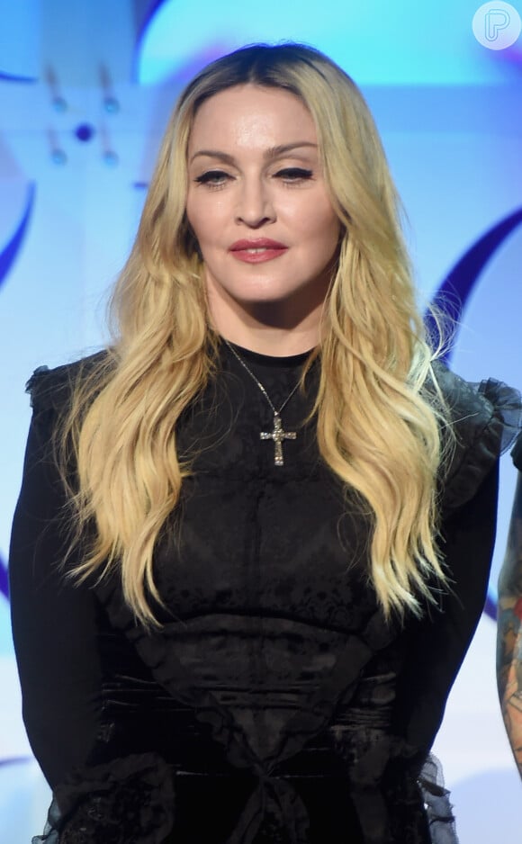 Madonna foi a evento com vestido longo rendado preto