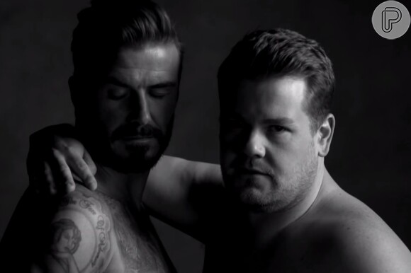 David Beckham recebe abraço do humorista James Corden, durante sátira aos comerciais de cueca